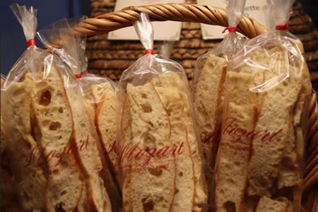 TOSTADAS DE PAN FOCACCIA